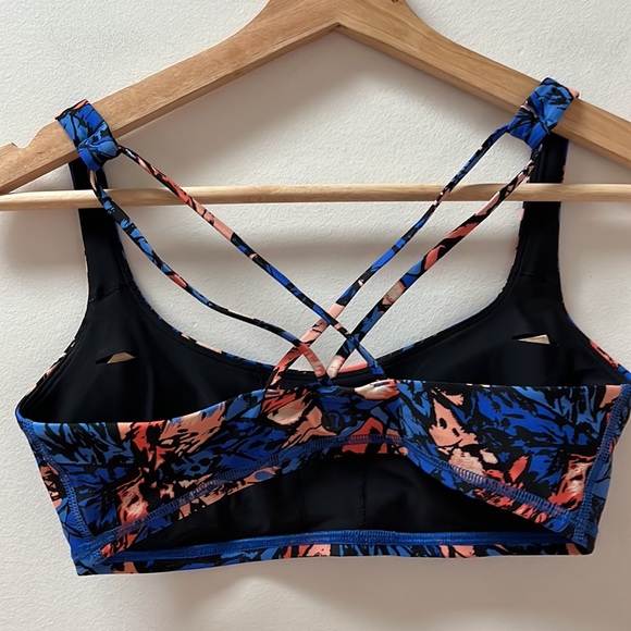 Lululemon Free to Be *H2O - Picture 7 of 7